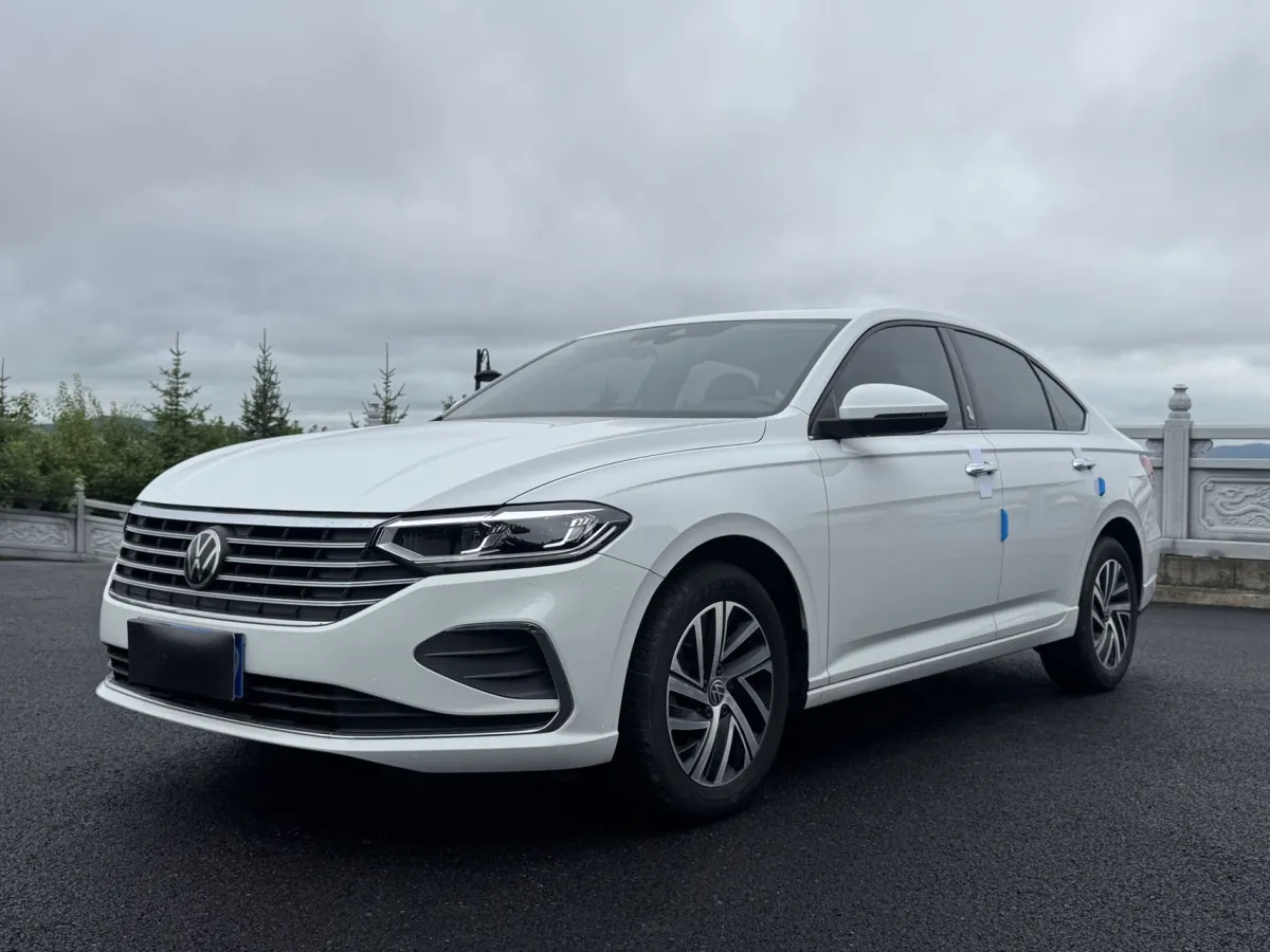 Volkswagen Lavida 2023 — фото 1 из 26