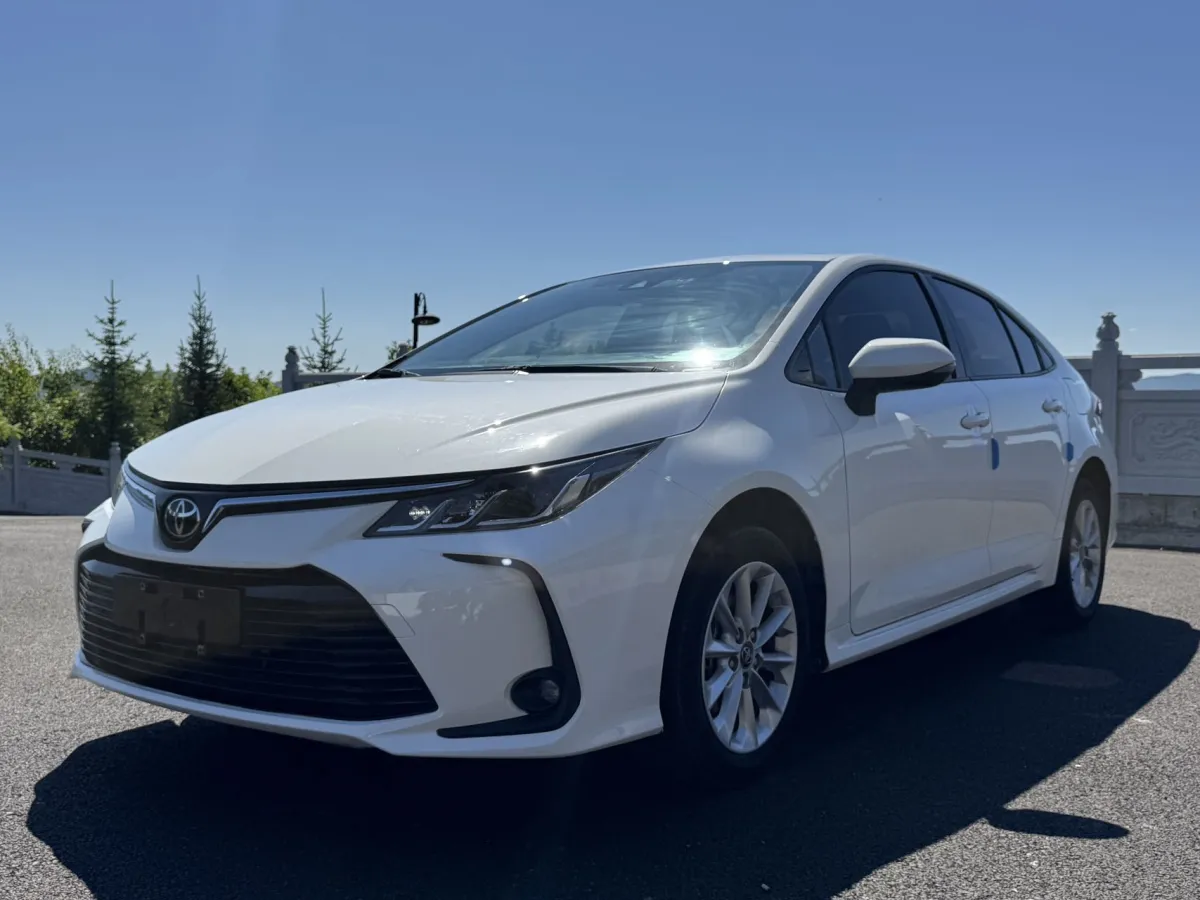 Toyota Corolla 2022 — фото 1 из 26