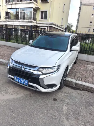 Mitsubishi Outlander 2022 — фото автомобиля из Китая