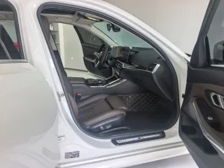 BMW 3-Series 2023 — фото 16 из 20
