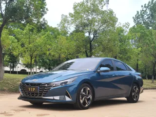 Hyundai Elantra 2023 — фото автомобиля из Китая