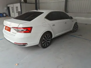 Skoda Superb 2023 — фото 2 из 5