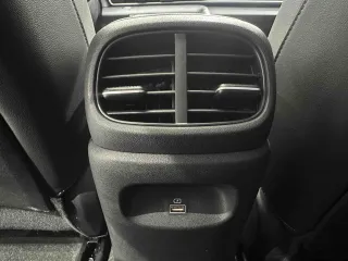 Hyundai Elantra 2023 — фото 8 из 15