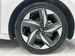 Hyundai Elantra 2023 — фото 10 из 15
