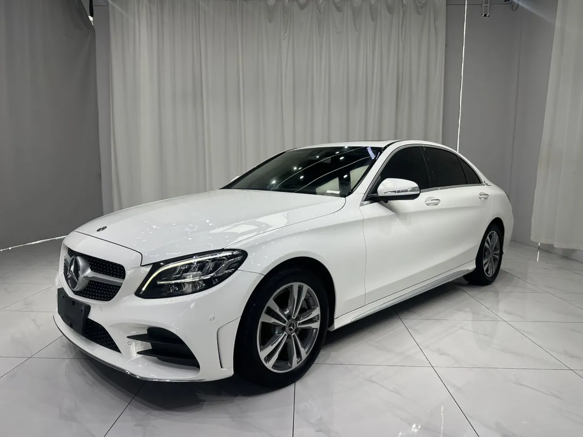 Mercedes C-Class 2020 — фото 1 из 28