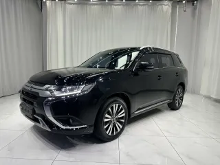 Mitsubishi Outlander 2021 — фото 1 из 28