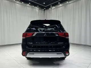Mitsubishi Outlander 2021 — фото 5 из 28