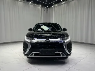 Mitsubishi Outlander 2021 — фото 2 из 28