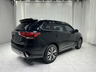 Mitsubishi Outlander 2021 — фото 4 из 28