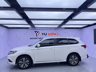 Mitsubishi Outlander 2022 — фото 3 из 22