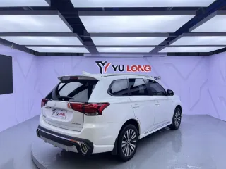 Mitsubishi Outlander 2022 — фото 6 из 22