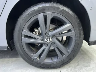 Volkswagen Golf 2023 — фото 10 из 15