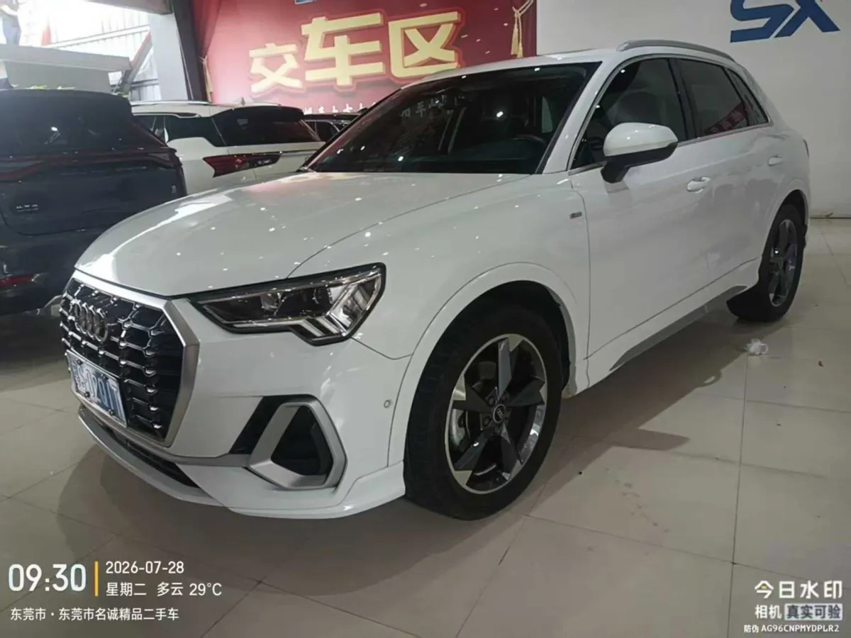 Audi Q3 2022 — фото 1 из 7