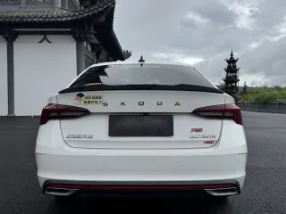 Skoda Octavia 2022 — фото 10 из 27