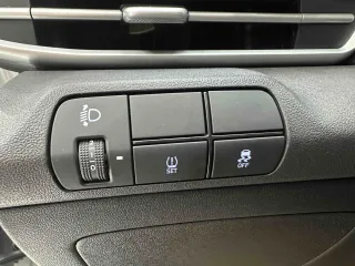 Hyundai Elantra 2023 — фото 6 из 13