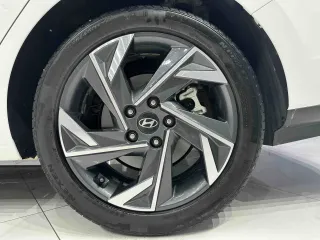 Hyundai Elantra 2023 — фото 8 из 13