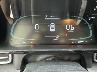 Hyundai Elantra 2023 — фото 10 из 28