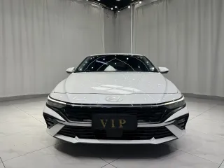 Hyundai Elantra 2023 — фото 2 из 28
