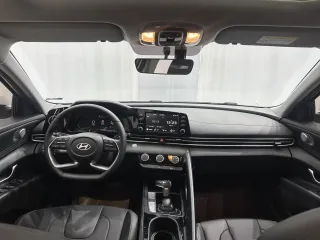 Hyundai Elantra 2023 — фото 13 из 28