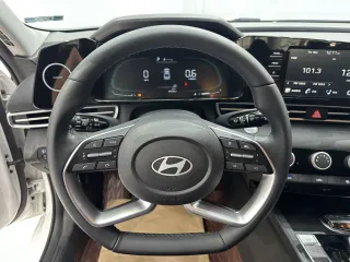 Hyundai Elantra 2023 — фото 11 из 28