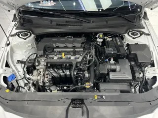 Hyundai Elantra 2023 — фото 21 из 28