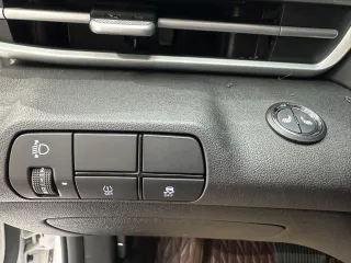 Hyundai Elantra 2023 — фото 9 из 28