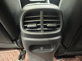 Hyundai Elantra 2023 — фото 15 из 28