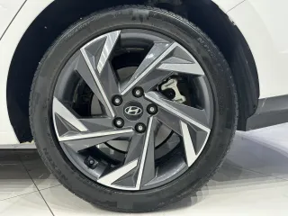 Hyundai Elantra 2023 — фото 20 из 28