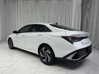 Hyundai Elantra 2023 — фото 6 из 28