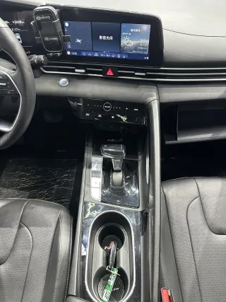 Hyundai Elantra 2022 — фото 12 из 28