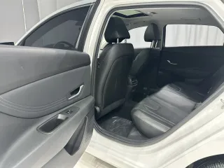 Hyundai Elantra 2022 — фото 16 из 28