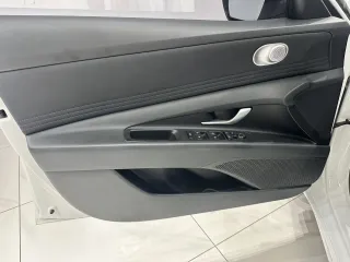 Hyundai Elantra 2022 — фото 8 из 28