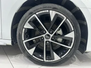 Audi A3 2022 — фото 19 из 28