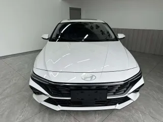 Hyundai Elantra 2023 — фото 2 из 24