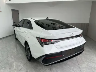 Hyundai Elantra 2023 — фото 4 из 24