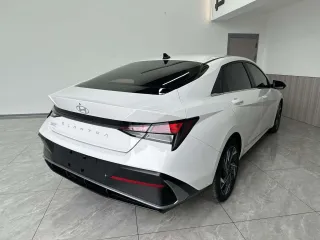 Hyundai Elantra 2023 — фото 6 из 24