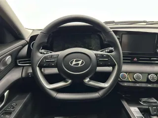 Hyundai Elantra 2023 — фото 9 из 24