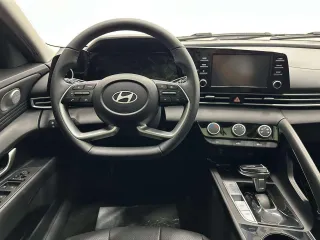 Hyundai Elantra 2023 — фото 10 из 24
