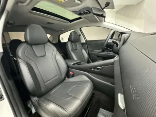 Hyundai Elantra 2023 — фото 12 из 24