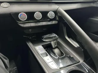 Hyundai Elantra 2023 — фото 16 из 24