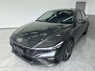 Hyundai Elantra 2023 — фото автомобиля из Китая