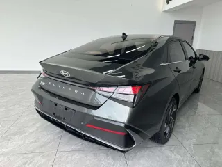 Hyundai Elantra 2023 — фото 4 из 23