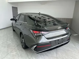 Hyundai Elantra 2023 — фото 6 из 23