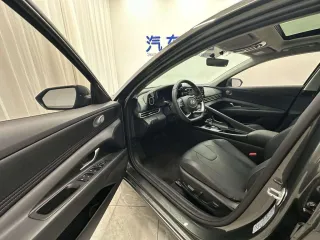Hyundai Elantra 2023 — фото 7 из 23