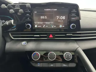 Hyundai Elantra 2023 — фото 12 из 23