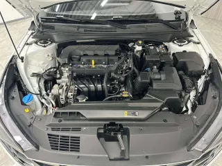 Hyundai Elantra 2022 — фото 17 из 23