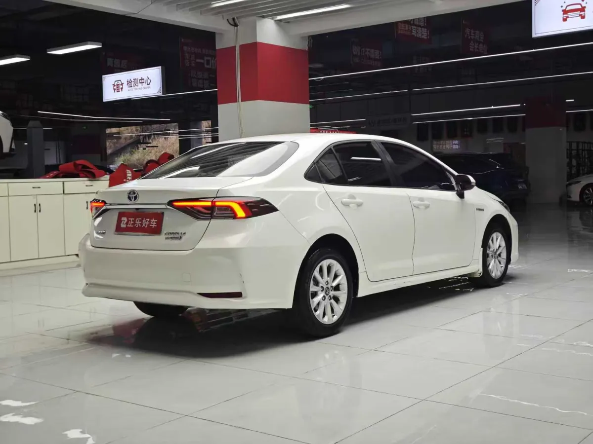 Toyota Corolla 2022 — фото 2 из 12
