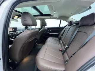 BMW 3-Series 2023 — фото 9 из 14
