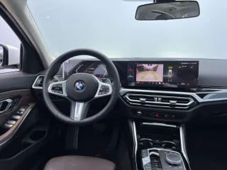 BMW 3-Series 2023 — фото 13 из 14