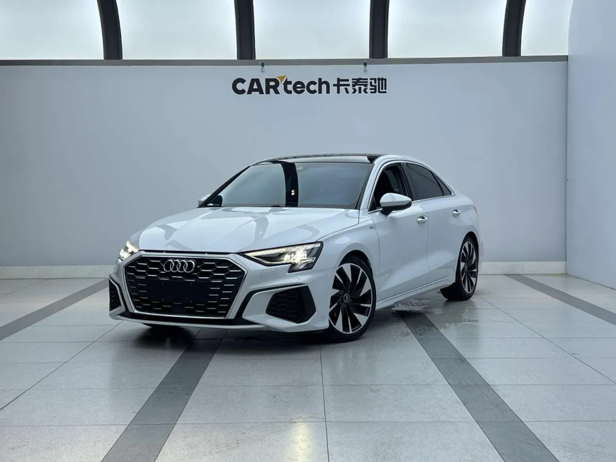 Audi A3 2023 — фото 1 из 12